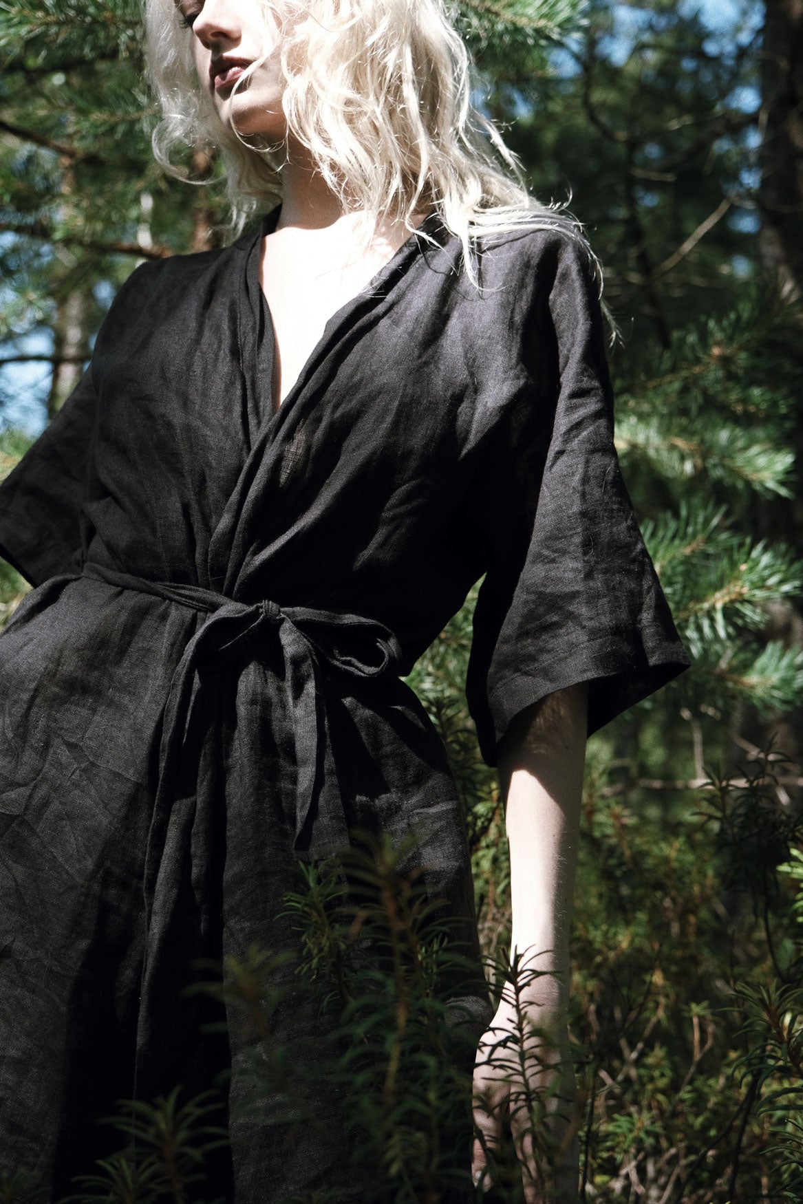 Organic, sustainable and black short night robe with belt and half sleeve length. This linen kimono is natural, comfortable, soft and pure. This bathrobe is a conscious and healthy choice for your body and environment. Handmade in the North.