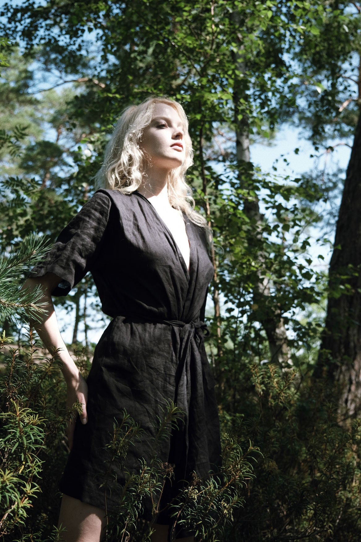 Organic, sustainable and black short night robe with belt and half sleeve length. This linen kimono is natural, comfortable, soft and pure. This bathrobe is a conscious and healthy choice for your body and environment. Handmade in the North.