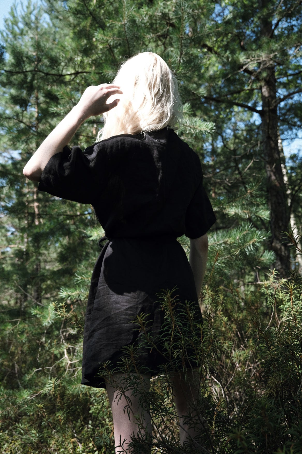 Organic, sustainable and black short night robe with belt and half sleeve length. This linen kimono is natural, comfortable, soft and pure. This bathrobe is a conscious and healthy choice for your body and environment. Handmade in the North.