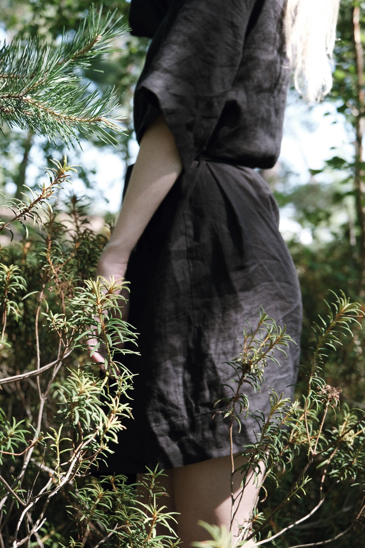 Organic, sustainable and black short night robe with belt and half sleeve length. This linen kimono is natural, comfortable, soft and pure. This bathrobe is a conscious and healthy choice for your body and environment. Handmade in the North.