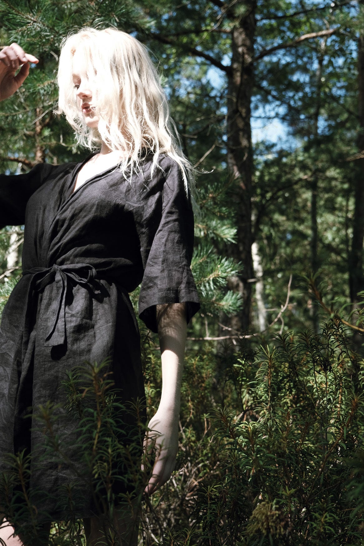 Organic, sustainable and black short night robe with belt and half sleeve length. This linen kimono is natural, comfortable, soft and pure. This bathrobe is a conscious and healthy choice for your body and environment. Handmade in the North.