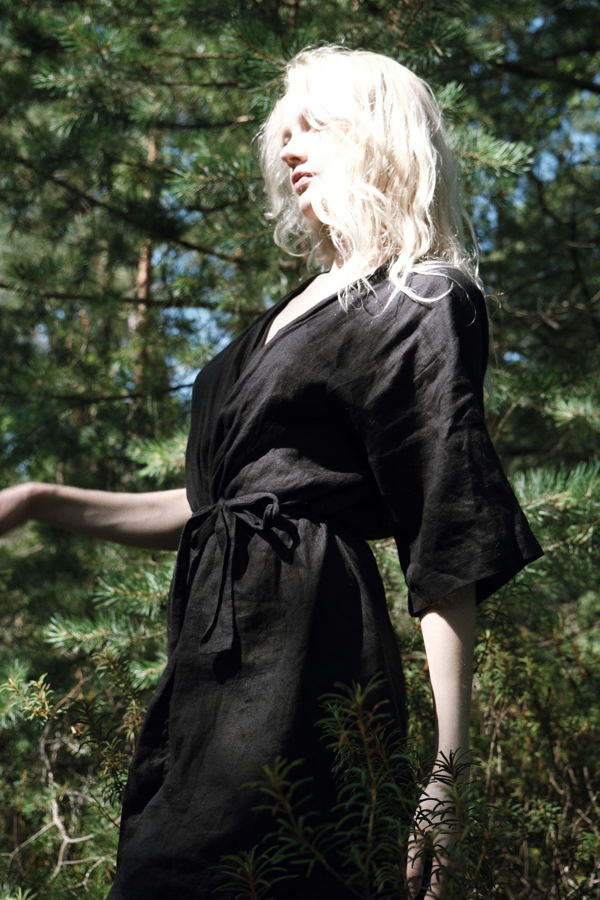 Organic, sustainable and black short night robe with belt and half sleeve length. This linen kimono is natural, comfortable, soft and pure. This bathrobe is a conscious and healthy choice for your body and environment. Handmade in the North.