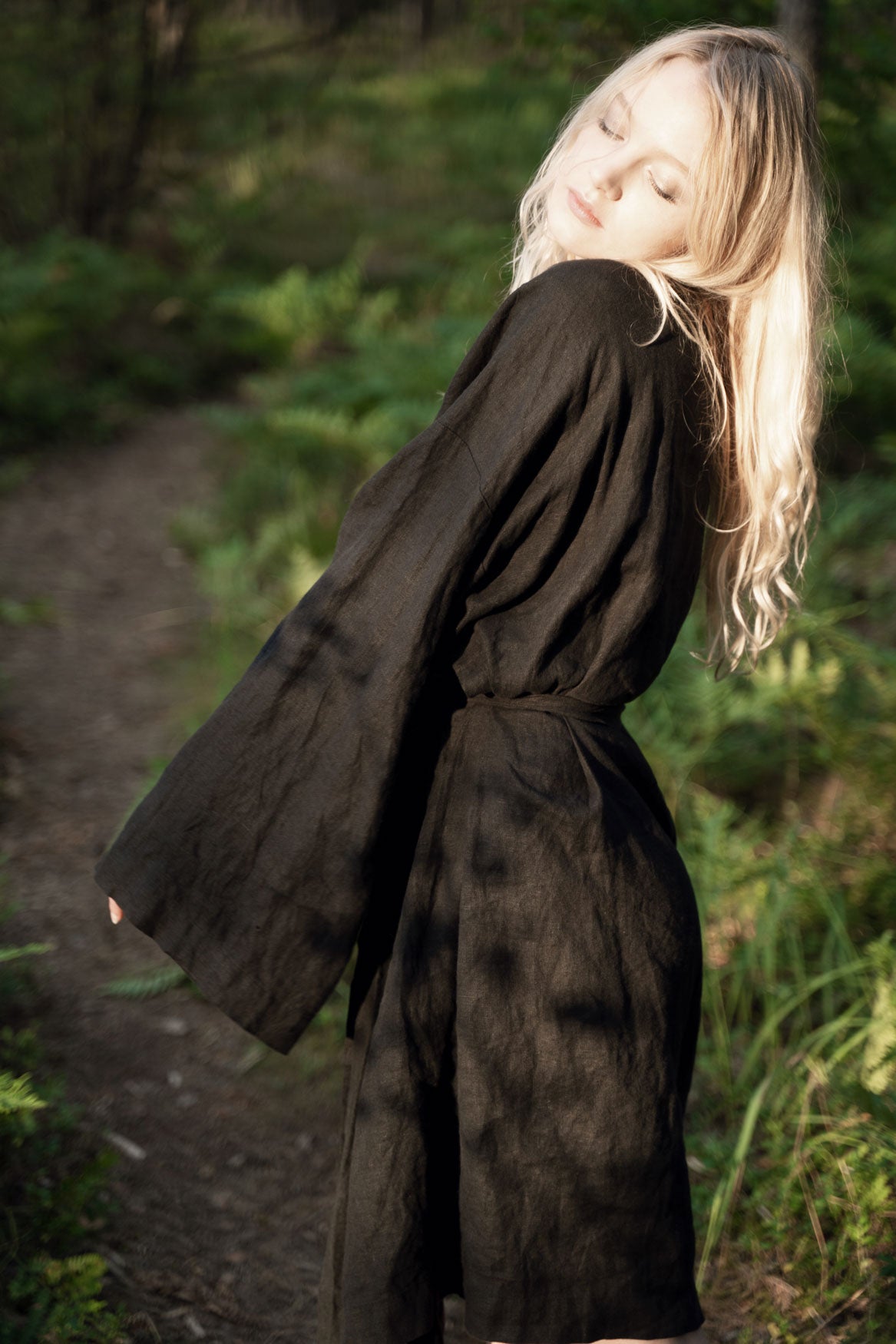 Organic, sustainable and sexy at the same time! Agasåga black kimono with long sleeves and belt. Knee length bathrobe. This robe is natural, soft, breathable and pure. It’s a conscious and healthy choice for your body and environment that embraces genuine selflove and selfcare. Handmade with love in the North.