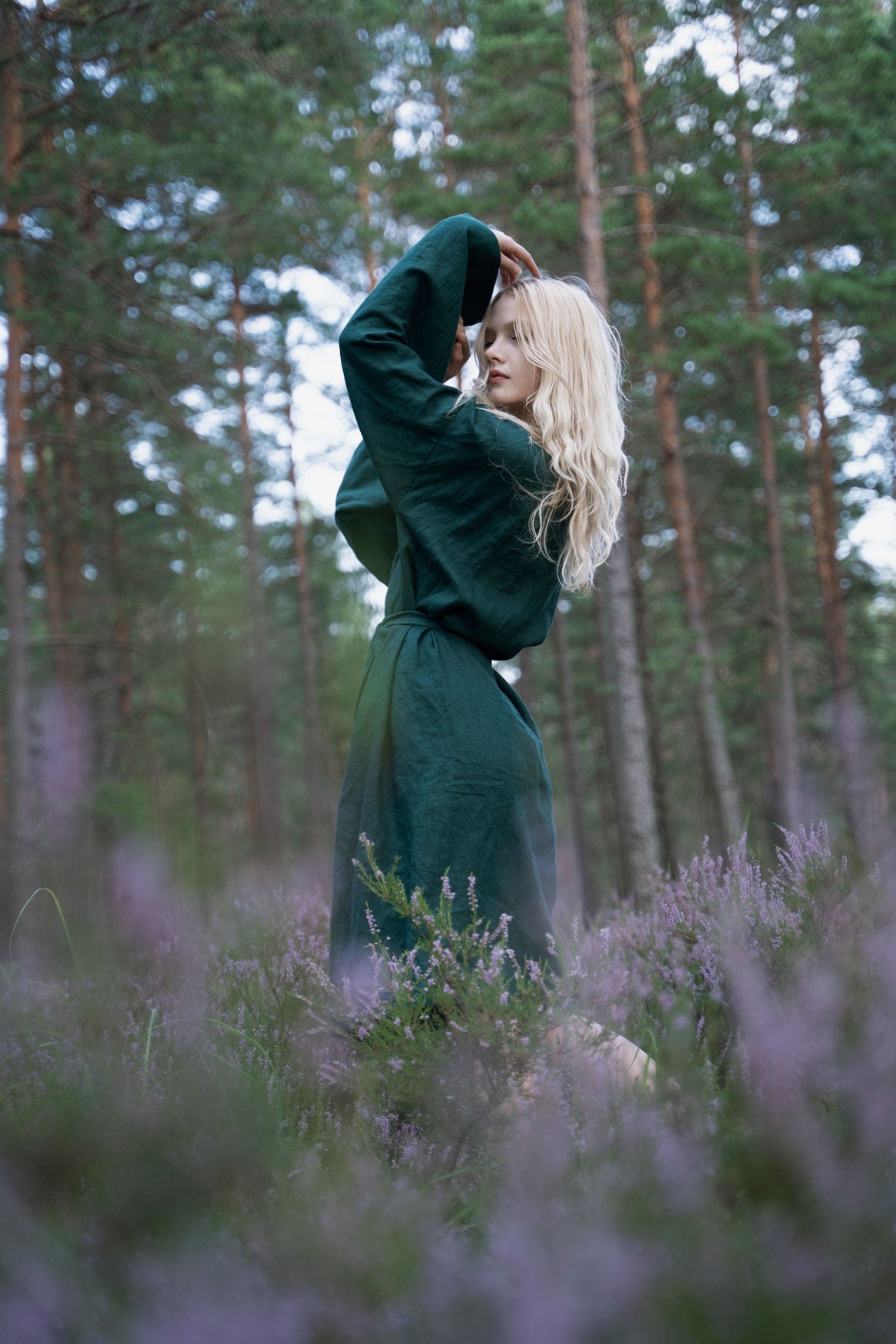 Organic, sustainable and sexy at the same time! Agasåga green kimono with long sleeves and belt. Knee length bathrobe. This robe is natural, soft, breathable and pure. It’s a conscious and healthy choice for your body and environment that embraces genuine selflove and selfcare. Handmade with love in the North.