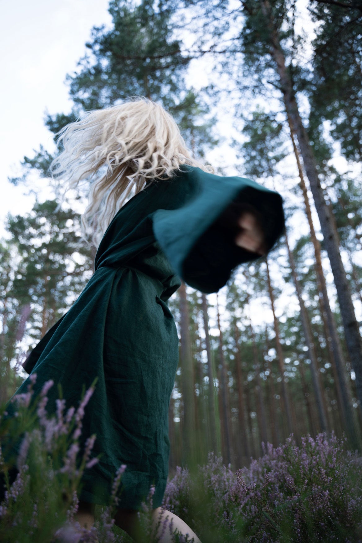 Organic, sustainable and sexy at the same time! Agasåga green kimono with long sleeves and belt. Knee length bathrobe. This robe is natural, soft, breathable and pure. It’s a conscious and healthy choice for your body and environment that embraces genuine selflove and selfcare. Handmade with love in the North.
