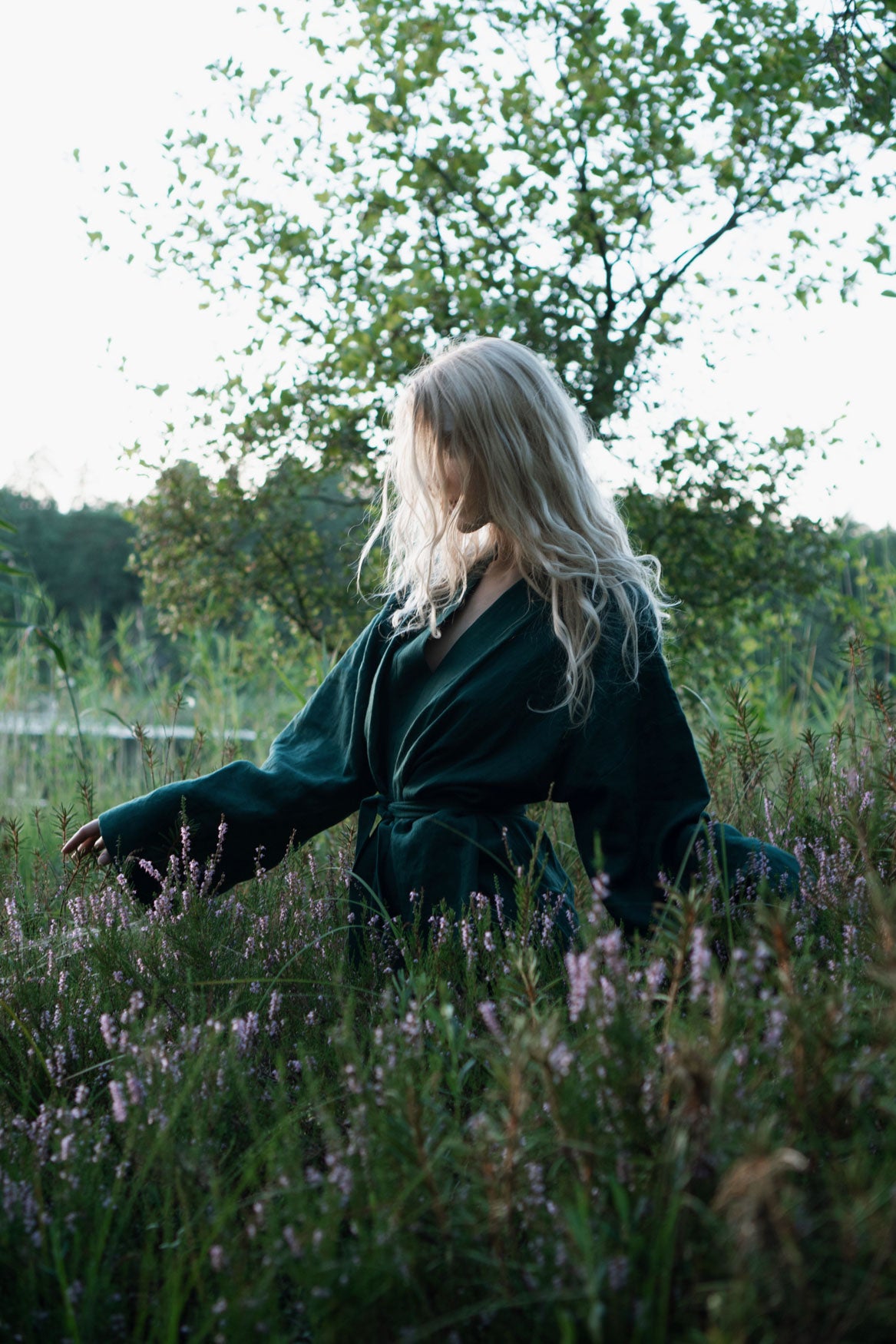 Organic, sustainable and sexy at the same time! Agasåga green kimono with long sleeves and belt. Knee length bathrobe. This robe is natural, soft, breathable and pure. It’s a conscious and healthy choice for your body and environment that embraces genuine selflove and selfcare. Handmade with love in the North.