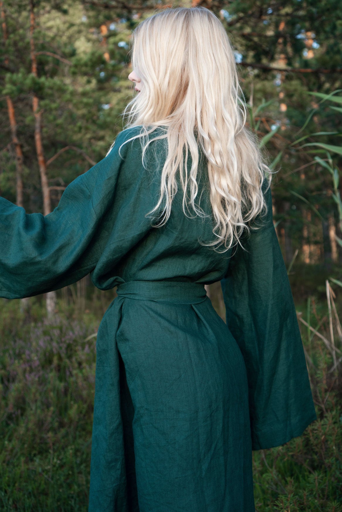 Organic, sustainable and sexy at the same time! Agasåga green kimono with long sleeves and belt. Knee length bathrobe. This robe is natural, soft, breathable and pure. It’s a conscious and healthy choice for your body and environment that embraces genuine selflove and selfcare. Handmade with love in the North.