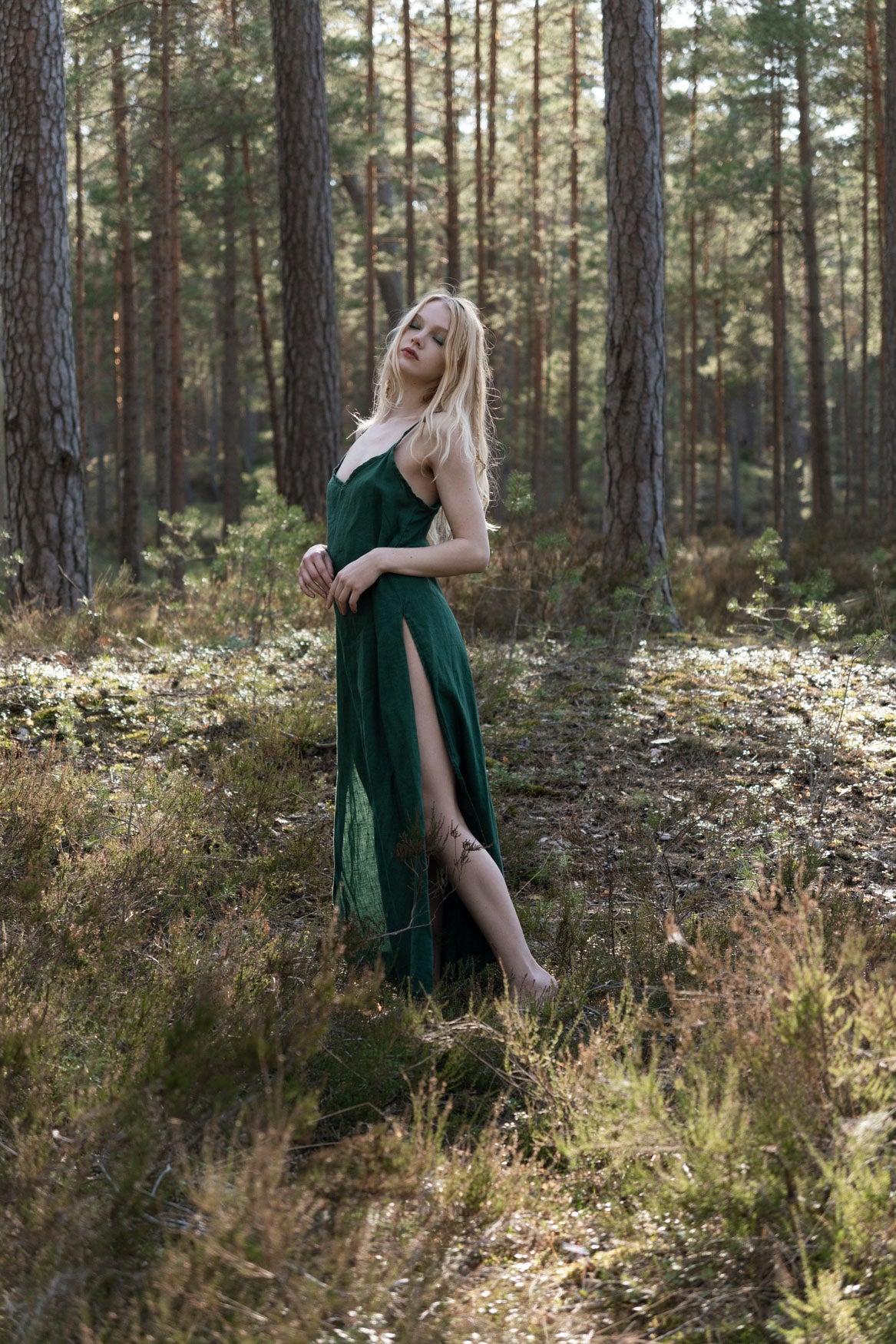 Organic, sustainable, sexy, long green linen nightwear slip dress with spaghetti straps and splits. This linen lingerie nightdress is natural, comfortable, soft and pure. This sleepwear nightgown is a conscious and healthy choice for your body and environment.