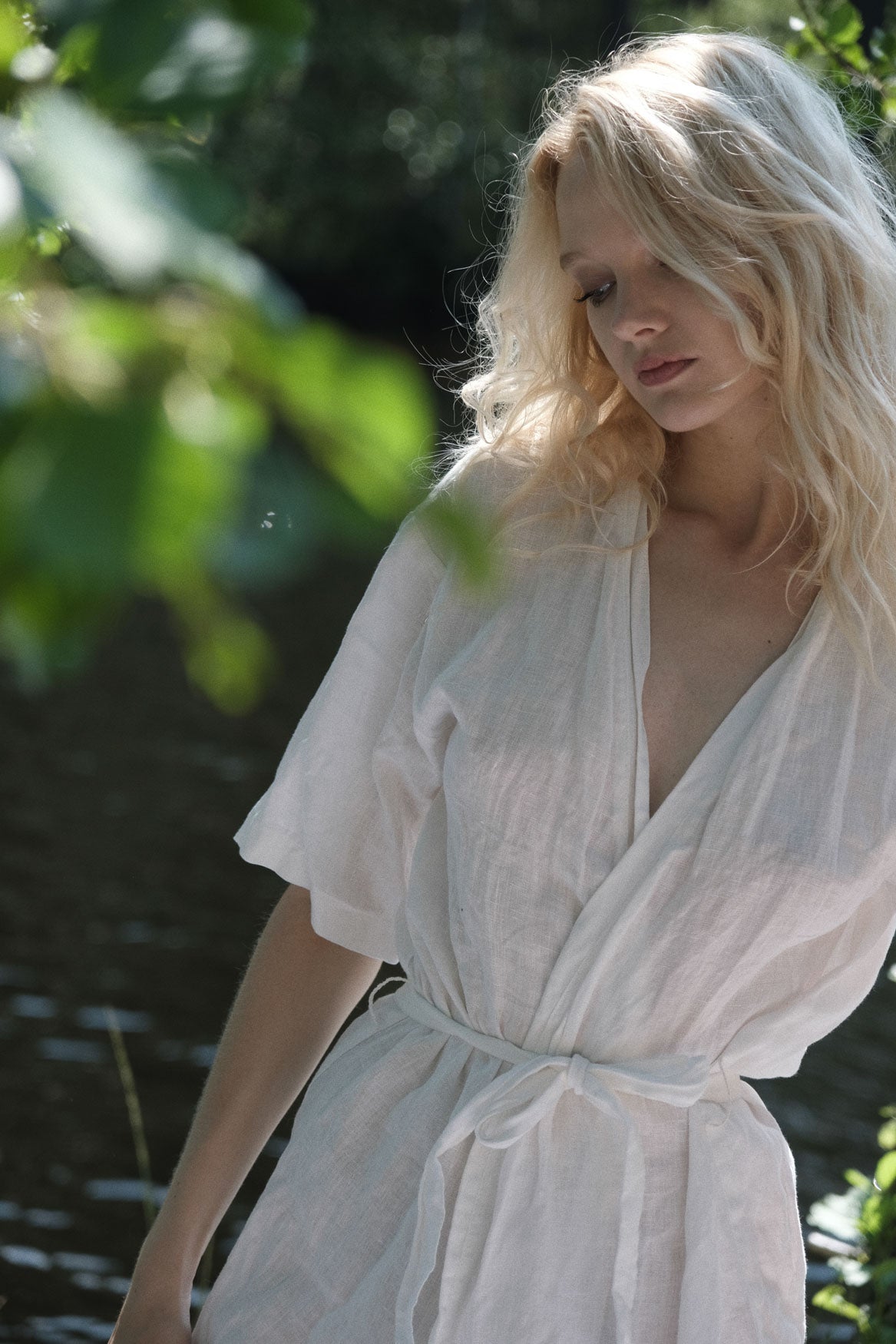 Organic, sustainable and white short night robe with belt and half sleeve length. This linen kimono is natural, comfortable, soft and pure. This bathrobe is a conscious and healthy choice for your body and environment. Handmade in the North.