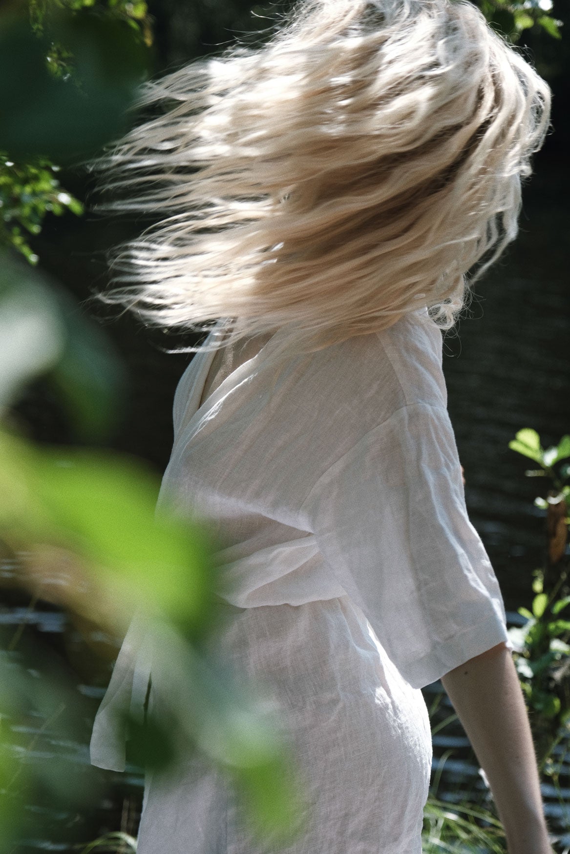 Organic, sustainable and white short night robe with belt and half sleeve length. This linen kimono is natural, comfortable, soft and pure. This bathrobe is a conscious and healthy choice for your body and environment. Handmade in the North.