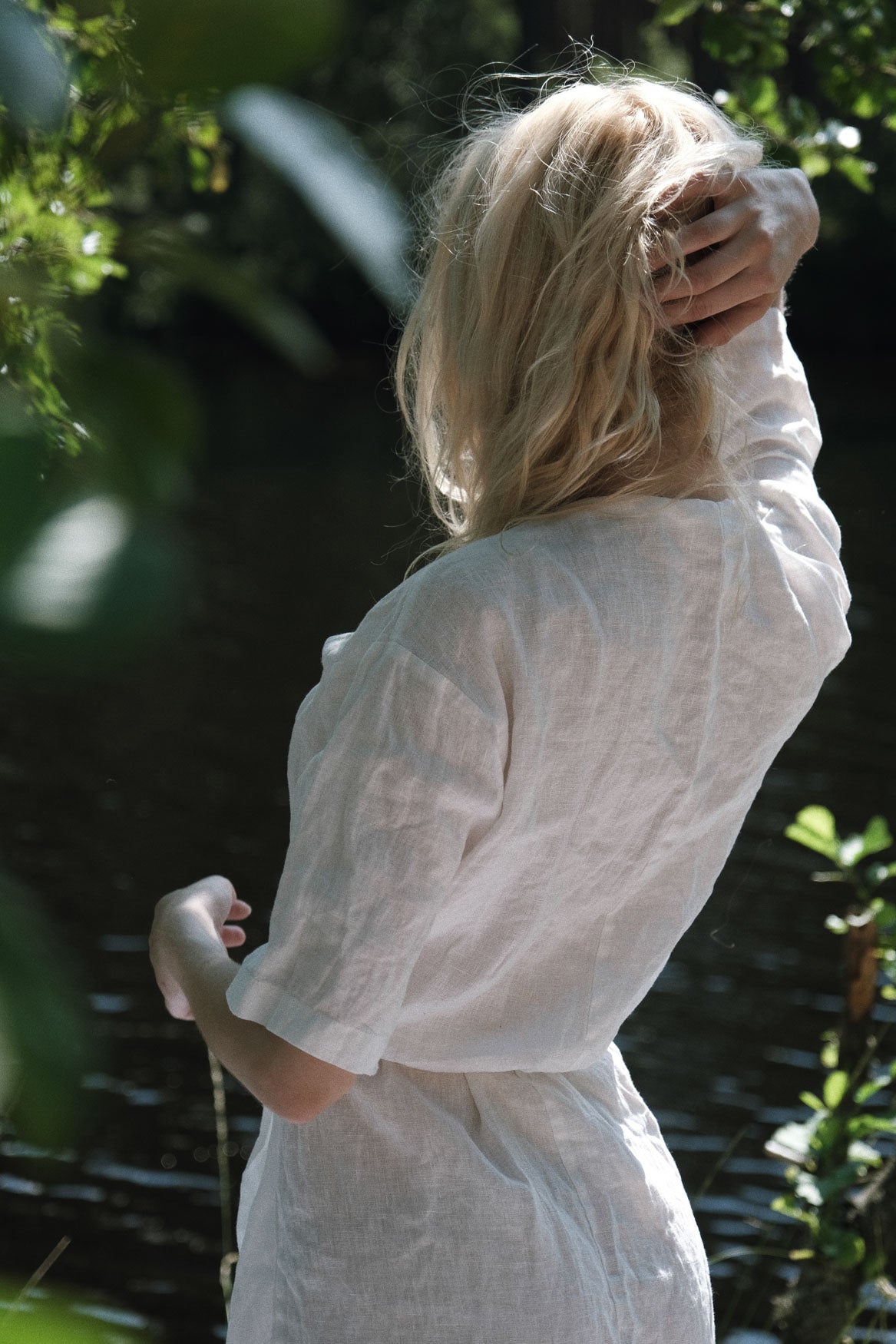 Organic, sustainable and white short night robe with belt and half sleeve length. This linen kimono is natural, comfortable, soft and pure. This bathrobe is a conscious and healthy choice for your body and environment. Handmade in the North.