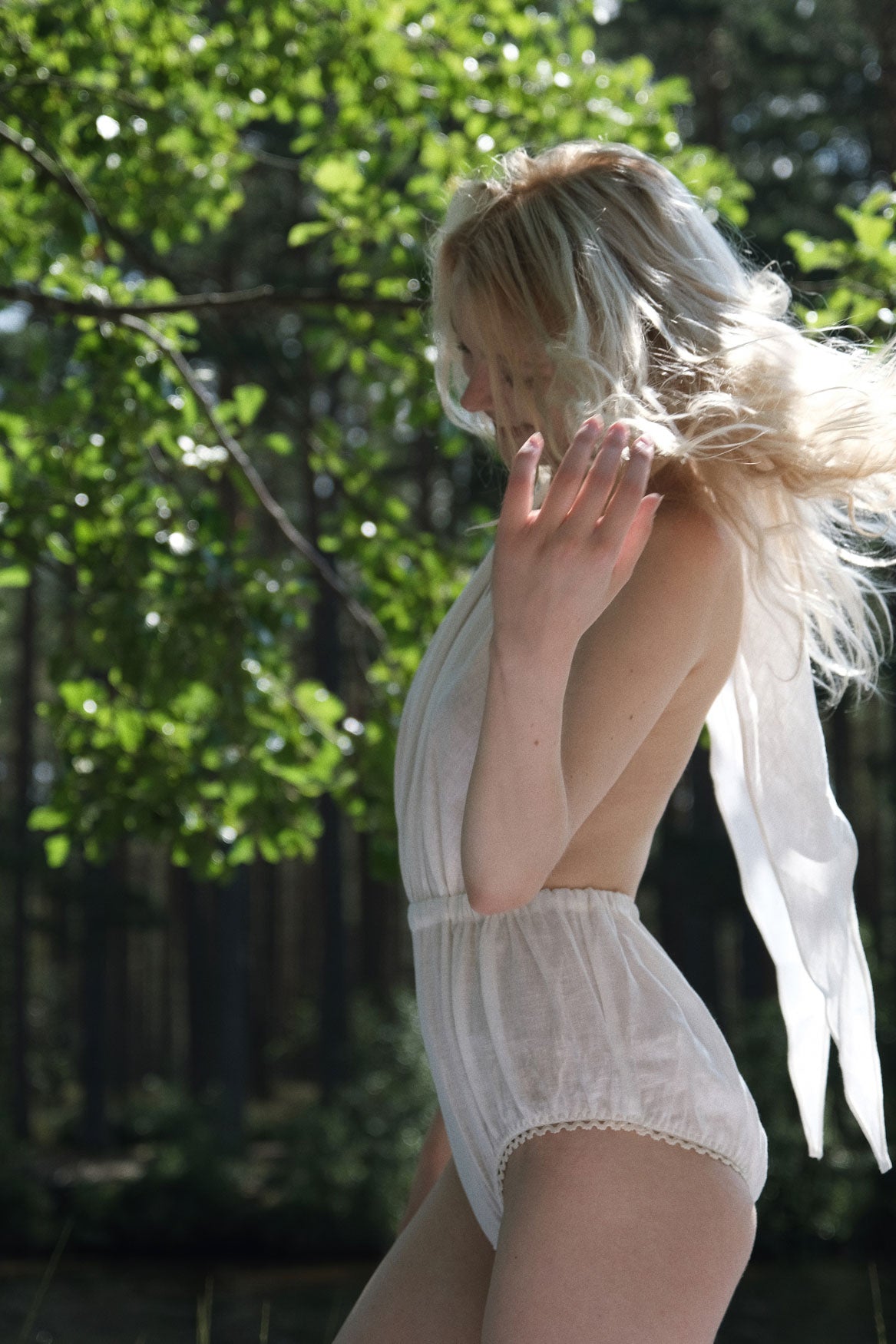 Organic, sustainable, sexy white linen bodysuit with a naked back and bow straps. This linen lingerie bodice is natural, comfortable, soft and pure. It can be worn as an underwear, a loungewear or even a swimsuit. This underwear is a conscious, healthy choice for your body, environment.