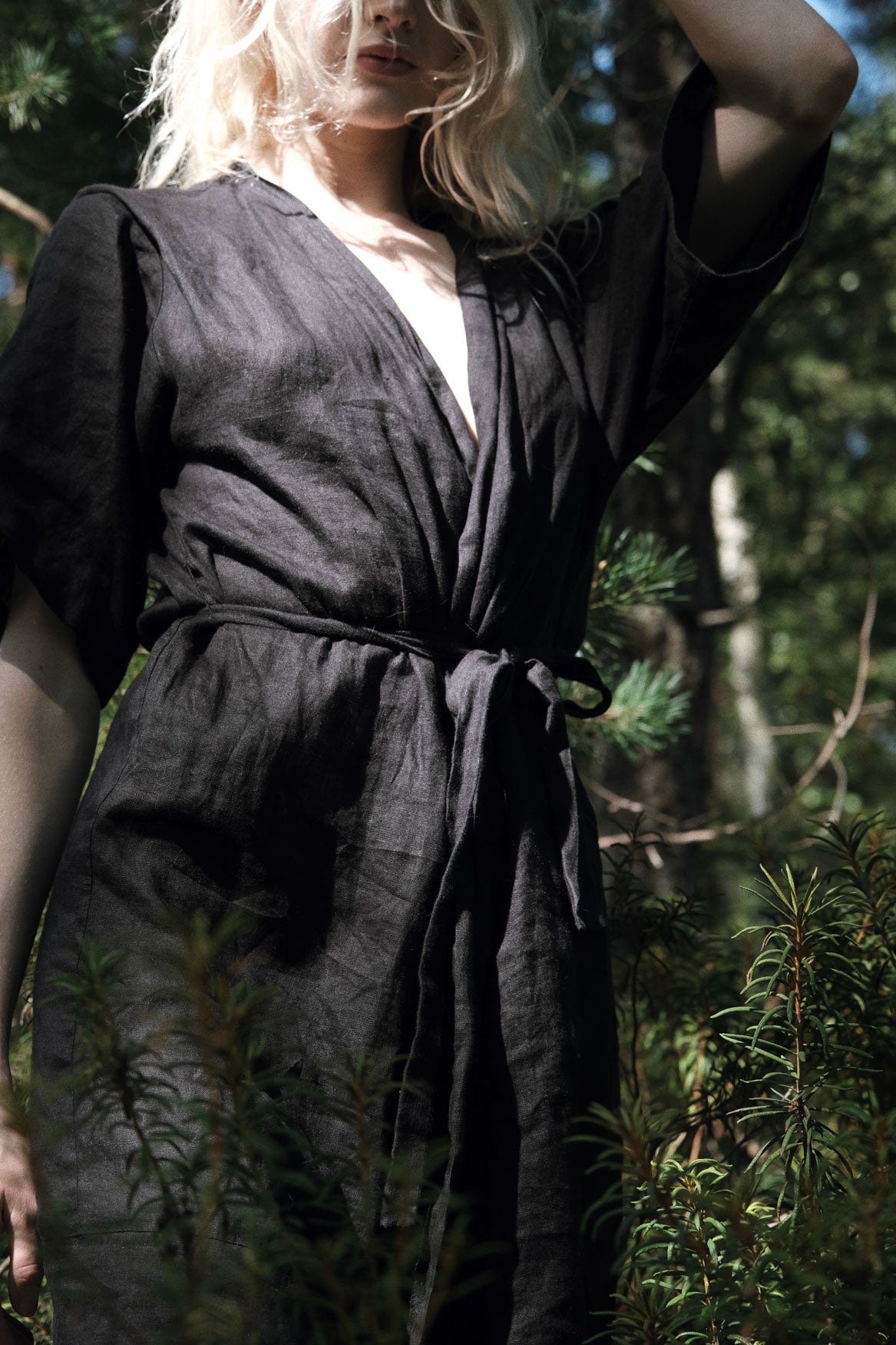 Organic, sustainable and black short night robe with belt and half sleeve length. This linen kimono is natural, comfortable, soft and pure. This bathrobe is a conscious and healthy choice for your body and environment. Handmade in the North.