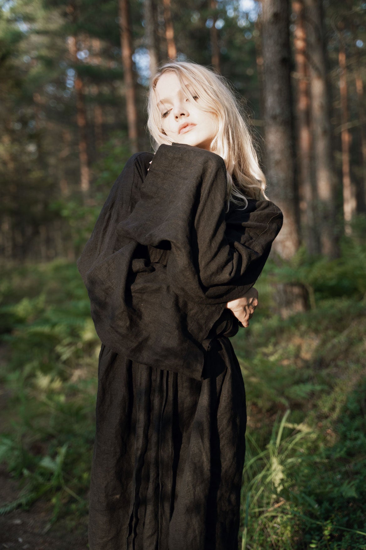 Organic, sustainable and sexy at the same time! Agasåga black kimono with long sleeves and belt. Knee length bathrobe. This robe is natural, soft, breathable and pure. It’s a conscious and healthy choice for your body and environment that embraces genuine selflove and selfcare. Handmade with love in the North.