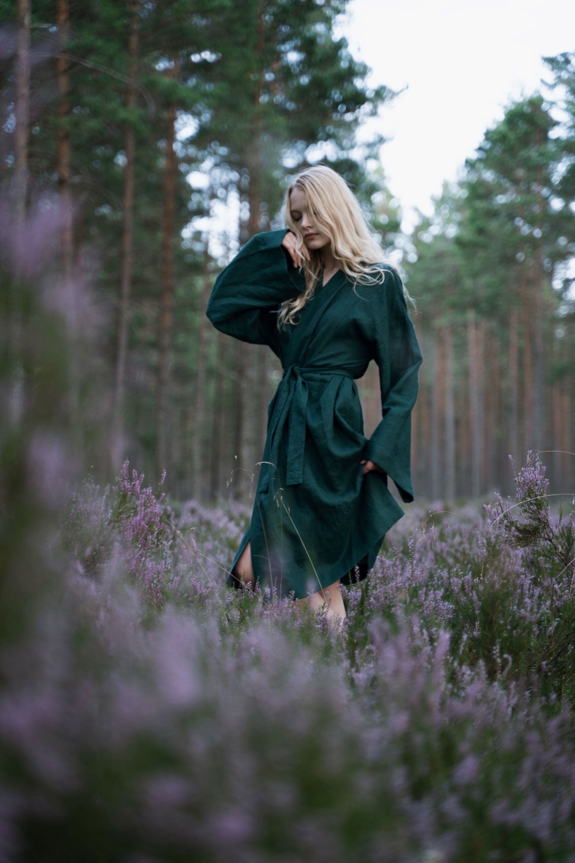 Organic, sustainable and sexy at the same time! Agasåga green kimono with long sleeves and belt. Knee length bathrobe. This robe is natural, soft, breathable and pure. It’s a conscious and healthy choice for your body and environment that embraces genuine selflove and selfcare. Handmade with love in the North.